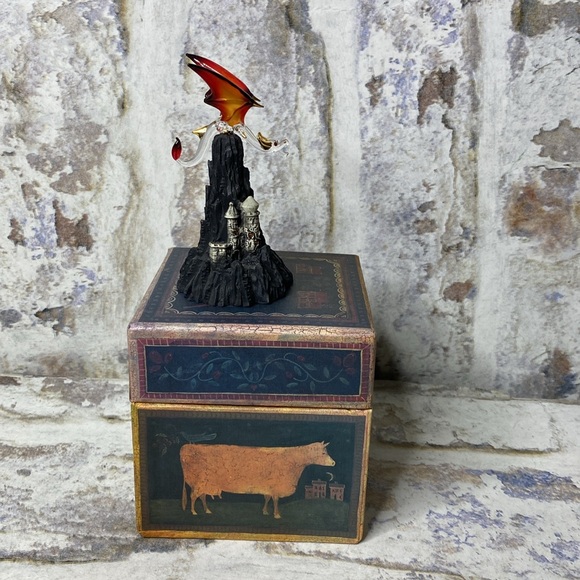 Glass Baron “Castle Mountain” Dragon w/Swarovski elements & 22kt gold Accents - Picture 4 of 6